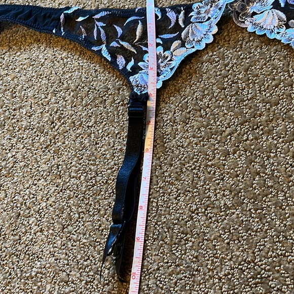 Black with Floral Embroidery Garter Belt - Picture 5 of 11